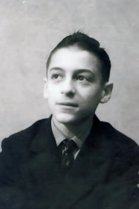 Геннадий Хазанов был рожден от тайной связи матери с женатым мужчиной. Геннадий Хазанов был рожден от тайной связи матери с женатым мужчиной.