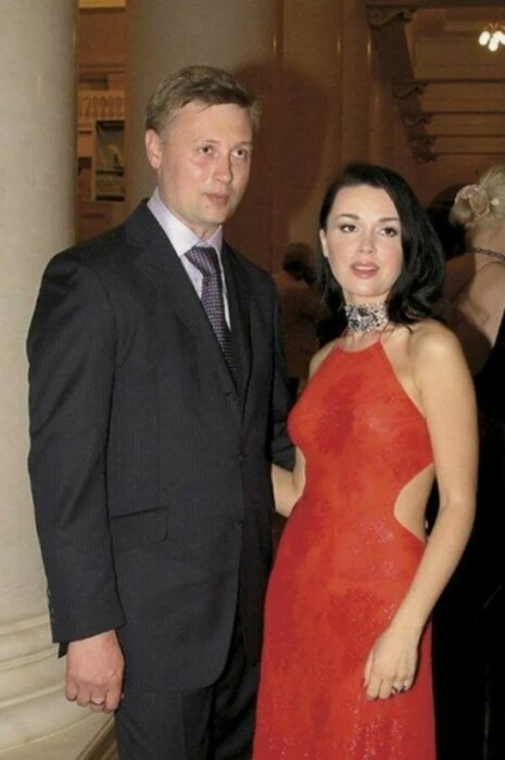 Анастасия Заворотнюк финансово зависела от мужа. 