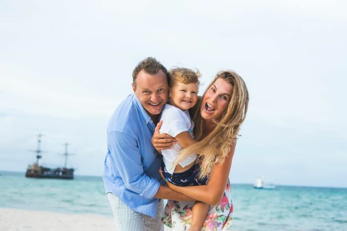 Марат Башаров с Елизаветой Шевырковой и сыном Марселем..