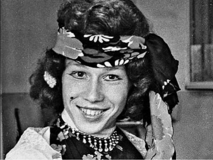 Александр Песков в молодости. Александр Песков в молодости.