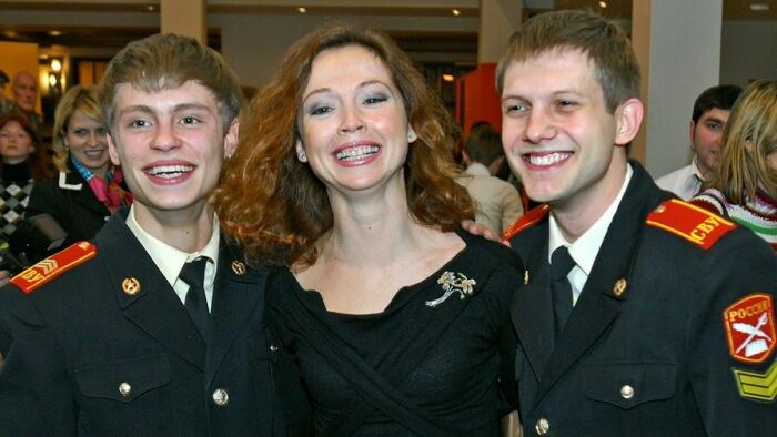 Елена Захарова в сериале "Кадетство". 