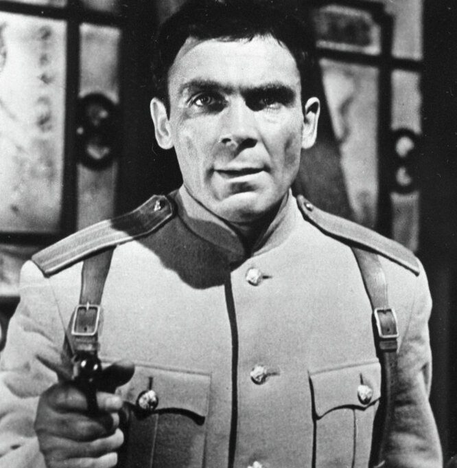 Владимир Заманский в военной драме «Проверка на дорогах».