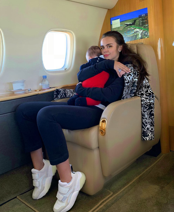 Ксения Дели родила Оссаму двоих детей.  / Фото: starhit.ru