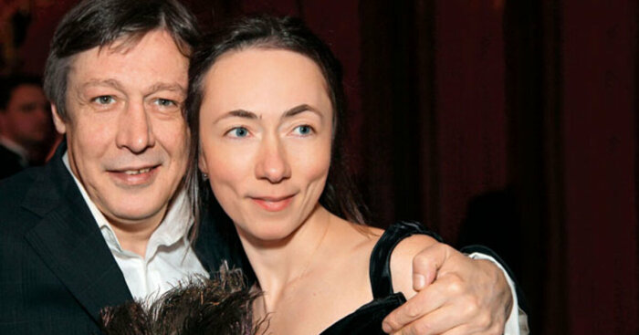 Михаил Ефремов и Софья Кругликова познакомились московском клубе "Маяк". Михаил Ефремов и Софья Кругликова познакомились московском клубе "Маяк".