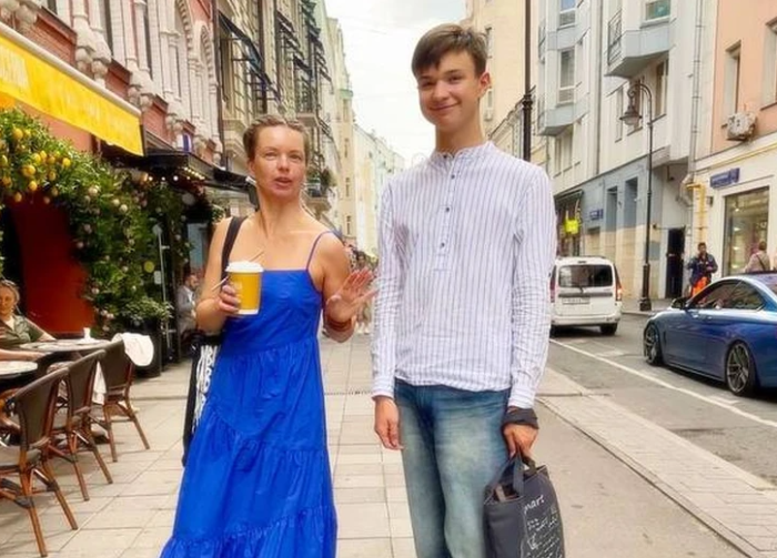 Алиса Гребенщикова с сыном Алексеем. / Фото: spb.kp.ru Алиса Гребенщикова с сыном Алексеем. / Фото: spb.kp.ru