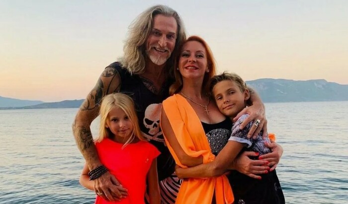 Марина Анисина родила Никите Джигурде двоих детей. Марина Анисина родила Никите Джигурде двоих детей.