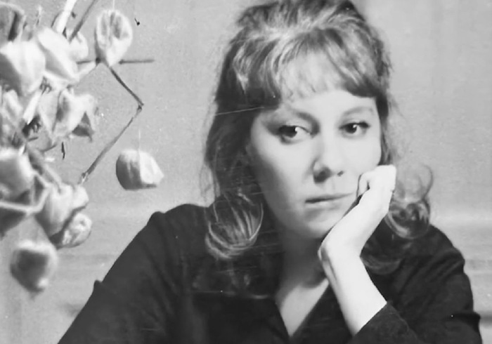 Кира Прошутинская окончила журфак в 1967 году.