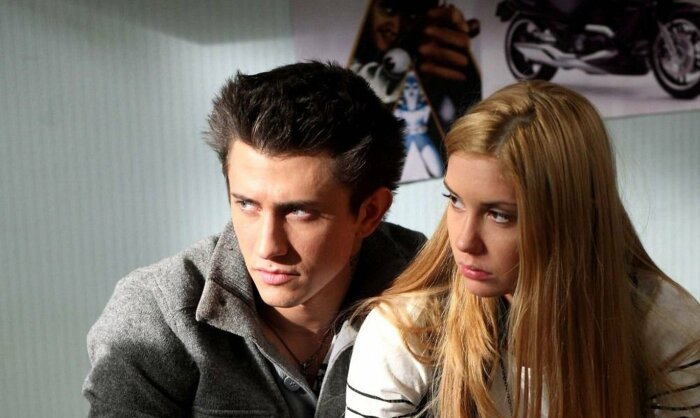 Агата Муцениеце и Павел Прилучный в сериале "Закрытая школа". Агата Муцениеце и Павел Прилучный в сериале "Закрытая школа".