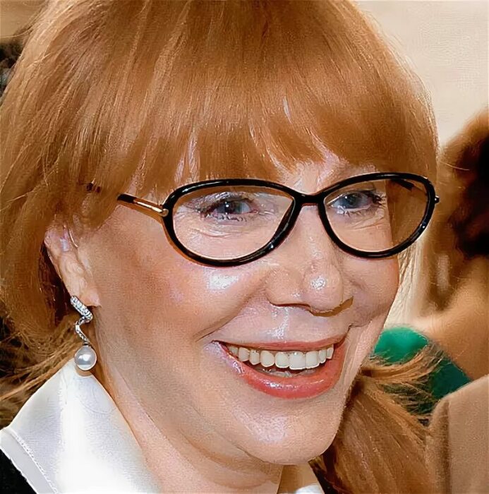 У Киры Прошутинской было новообразование на носу. 