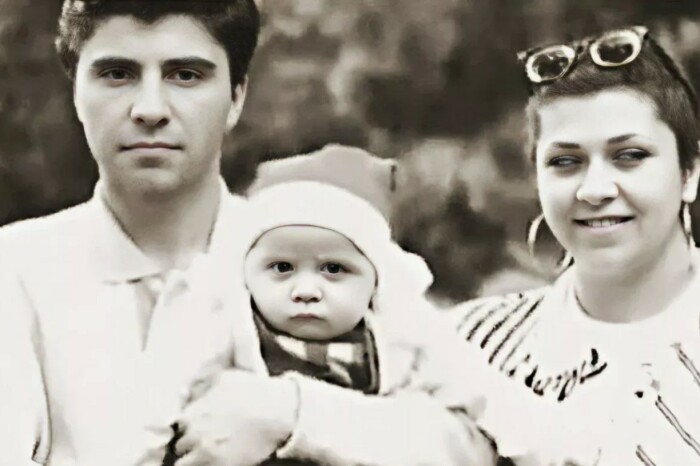 Сосо Павлиашвили с женой Нино и сыном Леваном. Сосо Павлиашвили с женой Нино и сыном Леваном.