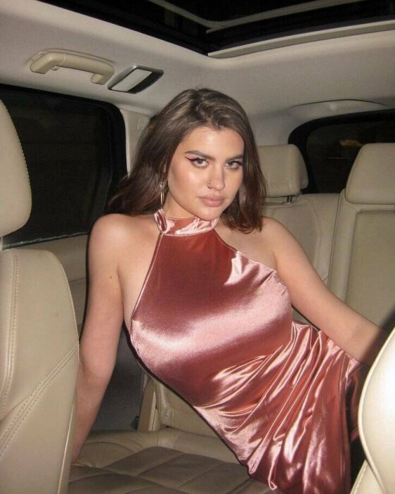 Екатерина Боярская пытается прославиться как певица. Екатерина Боярская пытается прославиться как певица.