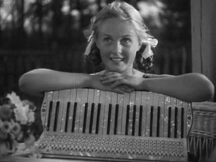 Екатерина Деревщикова в фильме "Тимур, и его команда". Екатерина Деревщикова в фильме "Тимур, и его команда".