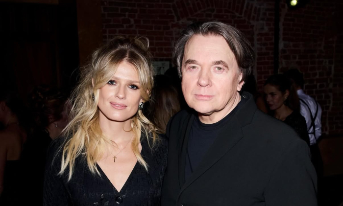 Софья и Константин Эрнст воспитывают троих детей. Софья и Константин Эрнст воспитывают троих детей.