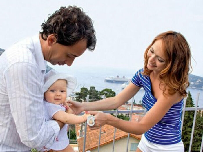 Елена Захарова на отдыхе с дочкой и гражданским мужем.