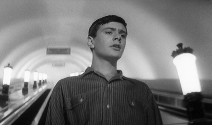 Никита Михалков в фильме "Я шагаю по Москве". Никита Михалков в фильме "Я шагаю по Москве".