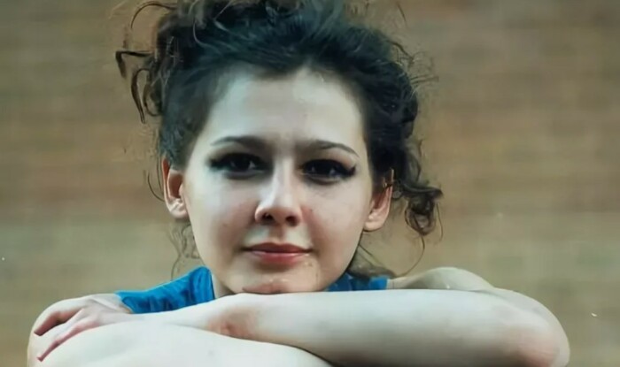 Отчим Полины Агуреевой почти её ровесник. 