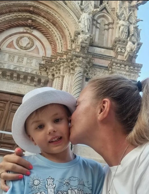 Младший внук Андрея Миронова вместе с мамой отдыхает в Италии.