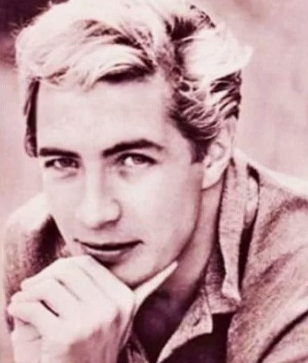 Юрий Каморный воспитывался только мамой. 