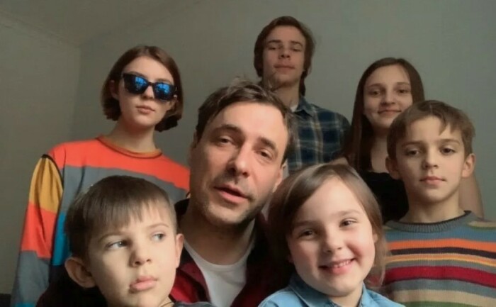 Евгений Цыганов отец четверых детей. 