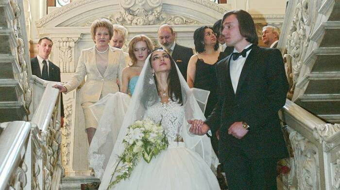 Певица Зара впервые вышла за муж за сына Валентины Матвиенко. Певица Зара впервые вышла за муж за сына Валентины Матвиенко.