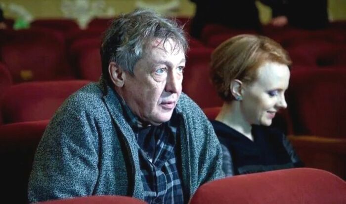 Михаил Ефремов изменял жене с Дарьей Белоусовой. Михаил Ефремов изменял жене с Дарьей Белоусовой.