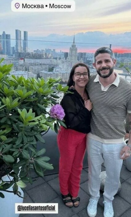 Люселия Сантуш с сыном Педро в Москве. 