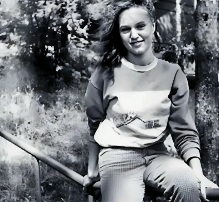 Алла Довлатова в юности. Алла Довлатова в юности.