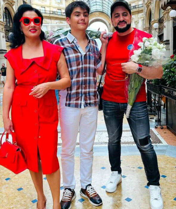 Анна Нетребко с Юсифом Эйвазовым и сыном Тьяго. Анна Нетребко с Юсифом Эйвазовым и сыном Тьяго.