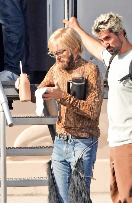 Джона Хилл осенью 2025-го года. Джона Хилл осенью 2025-го года.