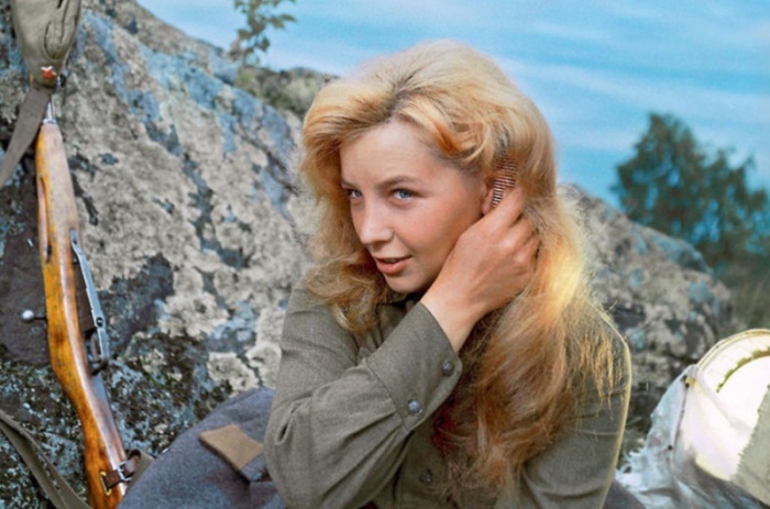 Ольга Остроумова в фильме «...А зори здесь тихие». Ольга Остроумова в фильме «...А зори здесь тихие».