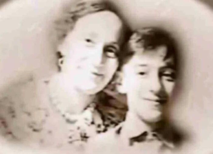 Геннадий Хазанов с мамой. Геннадий Хазанов с мамой.