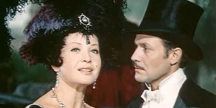 Людмила Максакова в комедии «Летучая мышь». Людмила Максакова в комедии «Летучая мышь».