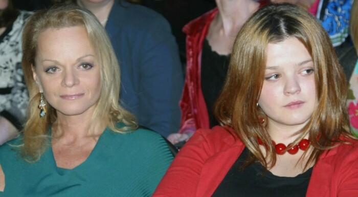 Лариса Долина с дочкой Ангелиной. Лариса Долина с дочкой Ангелиной.