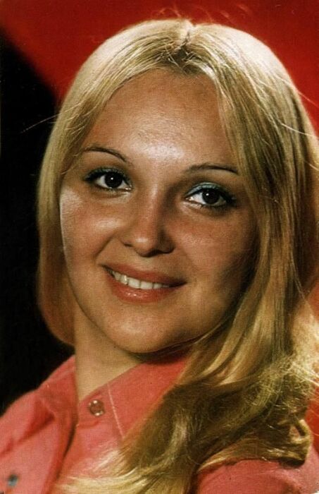  Наталья Гвоздикова в первый раз вышла замуж за математика. / Фото: in.pinterest.com