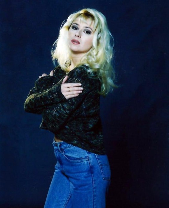 Алёна Апина обрела первую популярность в группе Алёна Апина обрела первую популярность в группе