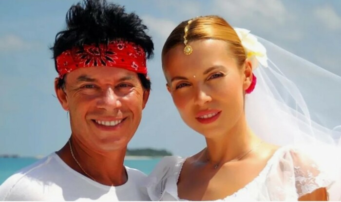 Олег Газманов несколько лет жил с Мариной Муравьевой в гражданском браке. Олег Газманов несколько лет жил с Мариной Муравьевой в гражданском браке.