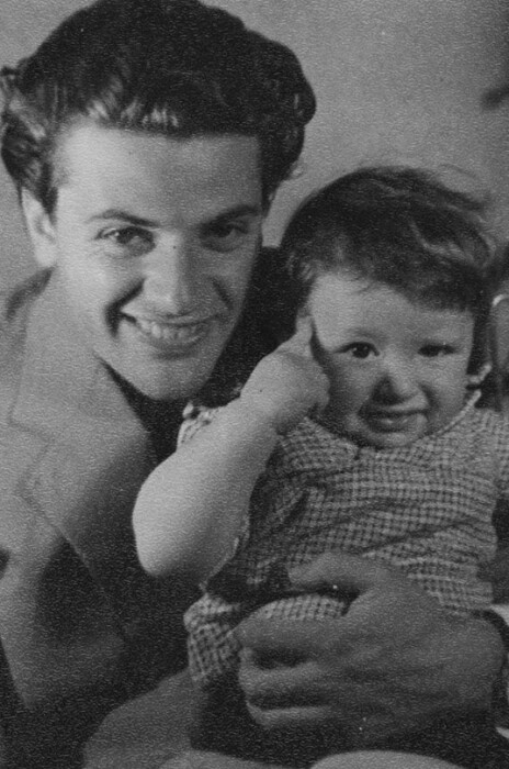 Маленький Михаил Ширвиндт с отцом. Маленький Михаил Ширвиндт с отцом.