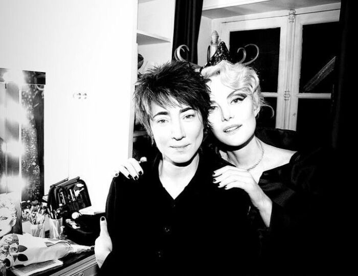 Земфира отрицает романтические отношения с Ренатой Литвиновой. Земфира отрицает романтические отношения с Ренатой Литвиновой.