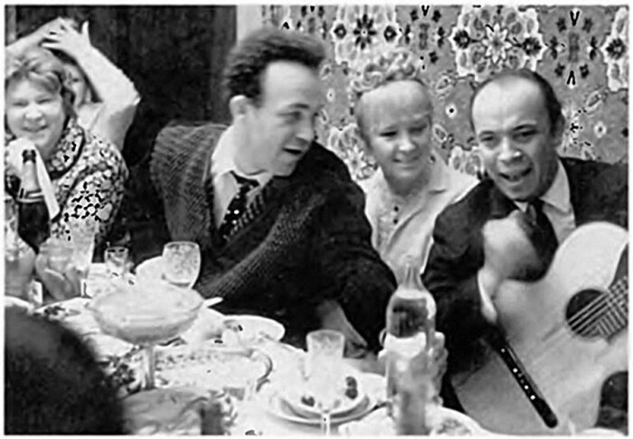 Иосиф Кобзон и Людмила Гурченко на собственной свадьбе. Иосиф Кобзон и Людмила Гурченко на собственной свадьбе.