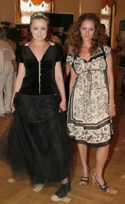 Виктория Исакова дружила с Дарьей Мороз. 