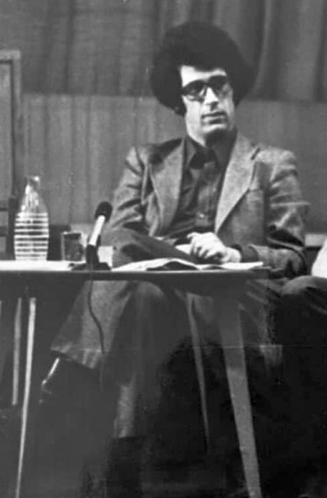 Лев Новоженов в 14 лет пошел на завод учеником слесаря. Лев Новоженов в 14 лет пошел на завод учеником слесаря.