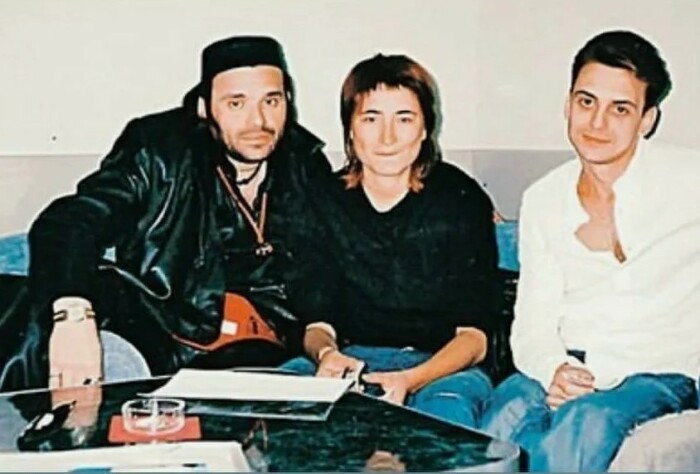 Земфира и саксофонист Влад Колчин (справа на фото). Земфира и саксофонист Влад Колчин (справа на фото).