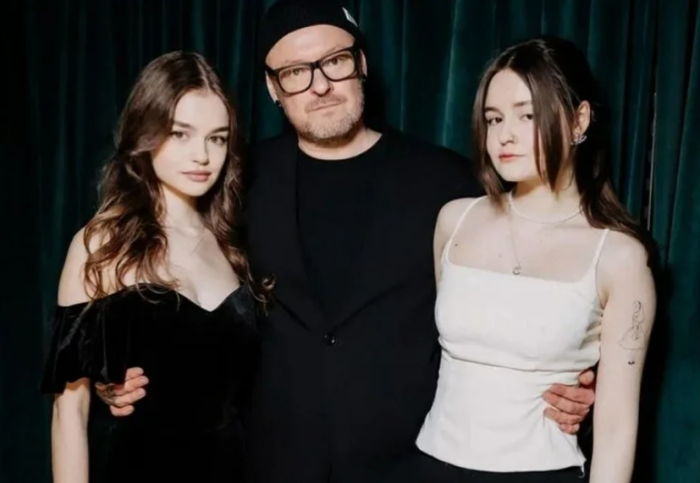 Марк Горобец с дочкой и женой. / Фото: youdrop.ru