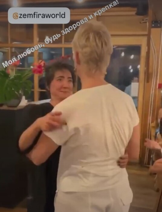 Земфира отпраздновала день рождения в компании Татьяны Лазаревой. Земфира отпраздновала день рождения в компании Татьяны Лазаревой.