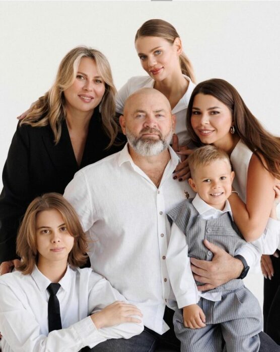 Алена Краснова со своей семьей.  