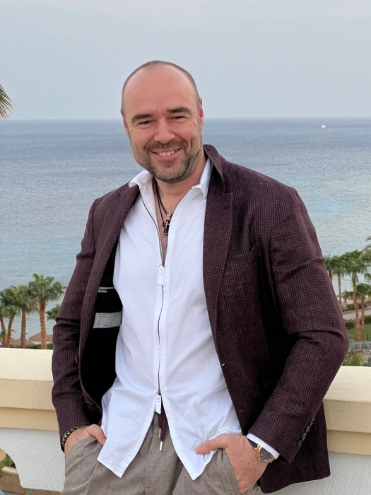 Роман Товстик смог заработать большие деньги на продаже БАДов. Роман Товстик смог заработать большие деньги на продаже БАДов.