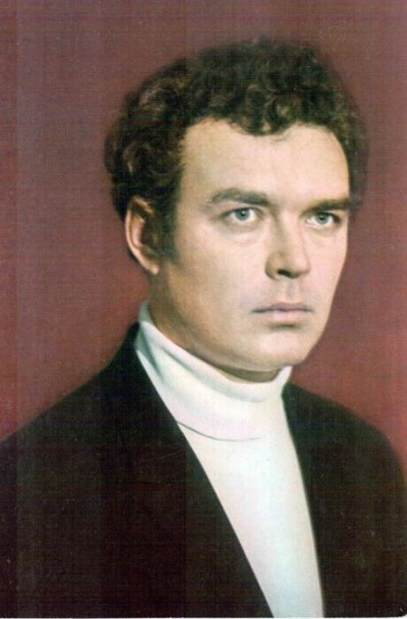 Георгий Епифанцев был статным мужчиной. Георгий Епифанцев был статным мужчиной.