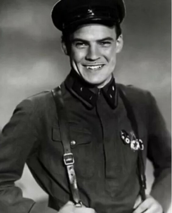 Михаил Глузский служил во фронтовой бригаде. Михаил Глузский служил во фронтовой бригаде.