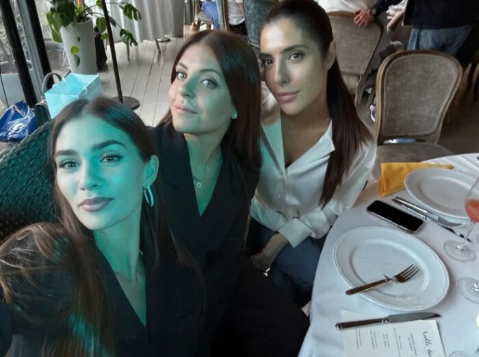 Дочери Веры Глаголевой в столичном ресторане Tutto Bene.