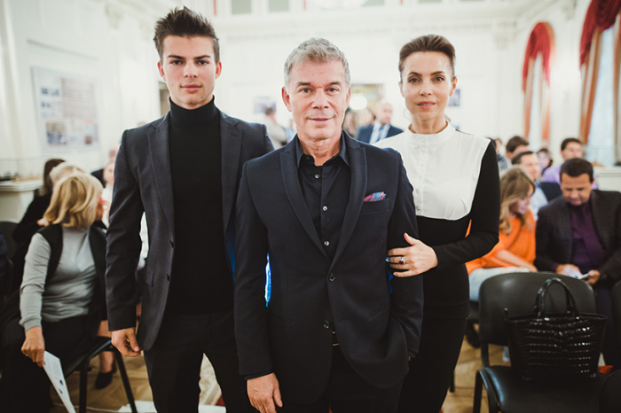 Филипп Газманов с отчимом и мамой. Филипп Газманов с отчимом и мамой.